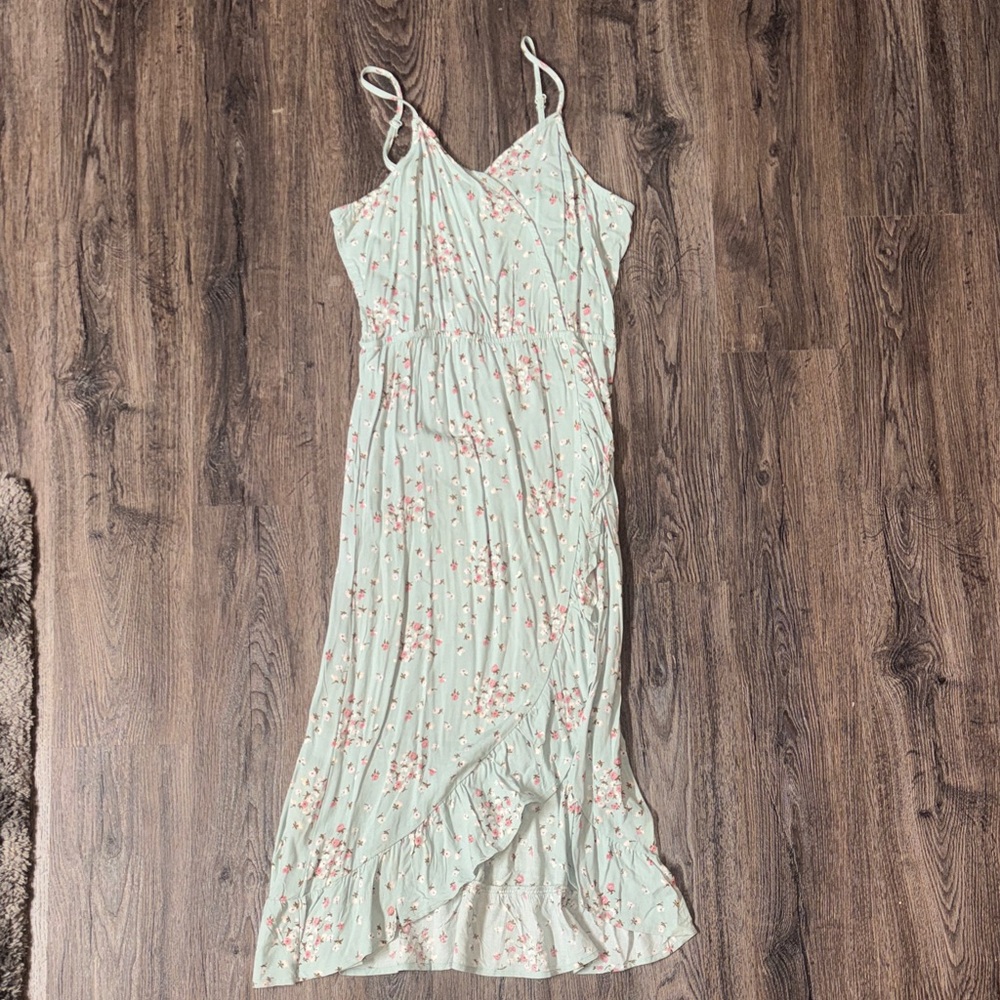 Chic Floral Midi Dress with Spaghetti Straps